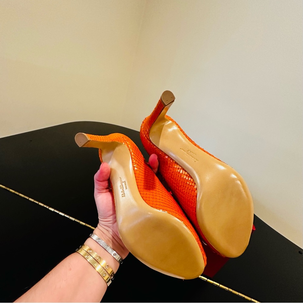NWT Luxury Classic Chic RARE Authentic Salvatore Ferragamo Orange Python Pumps - Picture 17 of 17